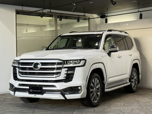 トヨタ ランドクルーザー 白 イメージ1