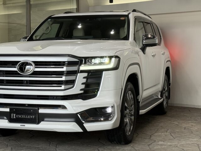 トヨタ ランドクルーザー 白 イメージ19