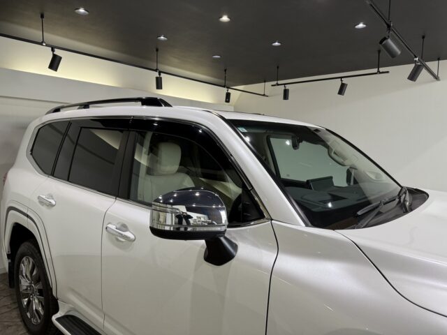 トヨタ ランドクルーザー 白 イメージ34