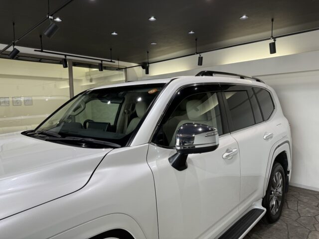 トヨタ ランドクルーザー 白 イメージ35