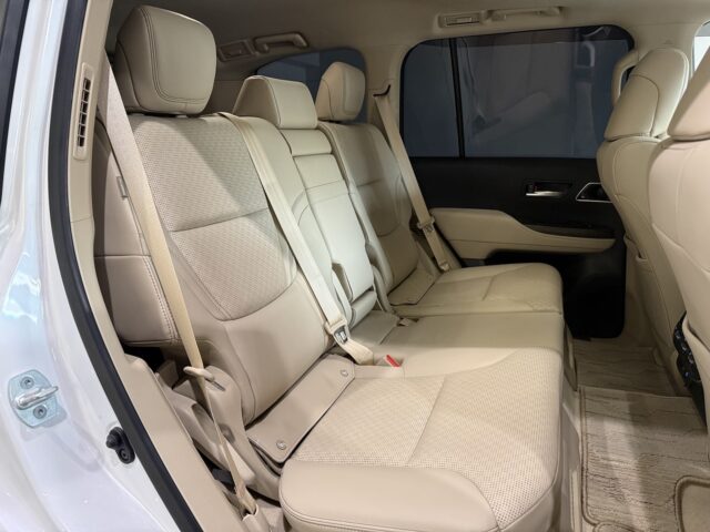 トヨタ ランドクルーザー 白 イメージ14