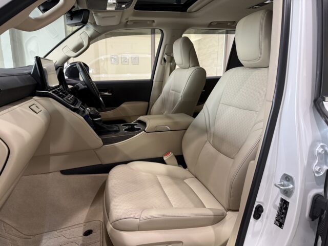 トヨタ ランドクルーザー 白 イメージ7