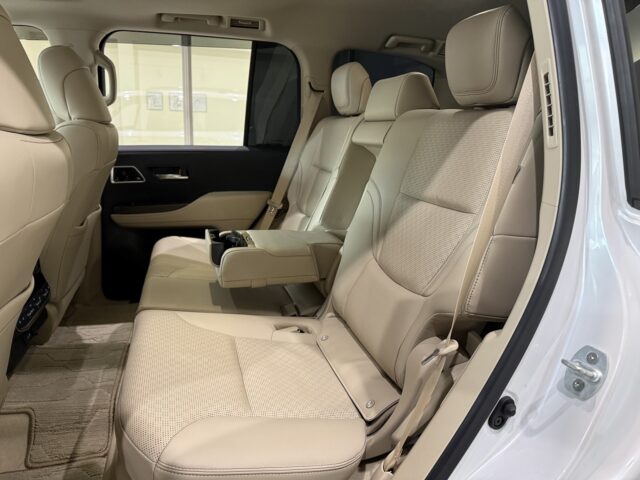 トヨタ ランドクルーザー 白 イメージ15