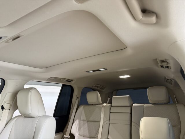 トヨタ ランドクルーザー 白 イメージ31