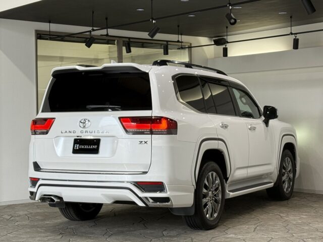 トヨタ ランドクルーザー 白 イメージ44