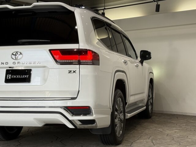 トヨタ ランドクルーザー 白 イメージ20