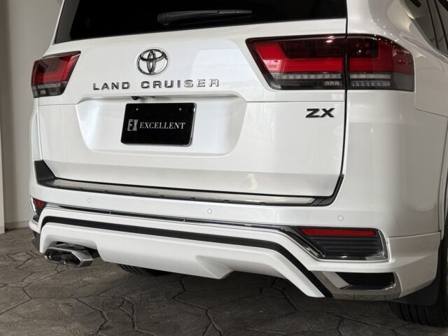 トヨタ ランドクルーザー 白 イメージ11