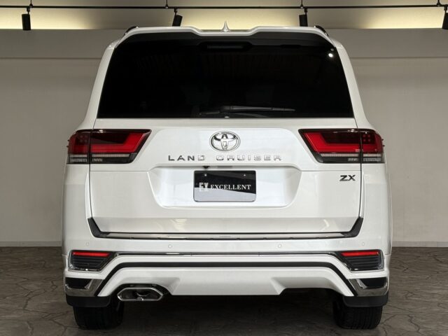 トヨタ ランドクルーザー 白 イメージ18