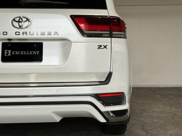 トヨタ ランドクルーザー 白 イメージ28