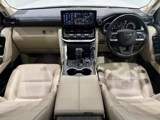 トヨタ ランドクルーザー 白 イメージ5