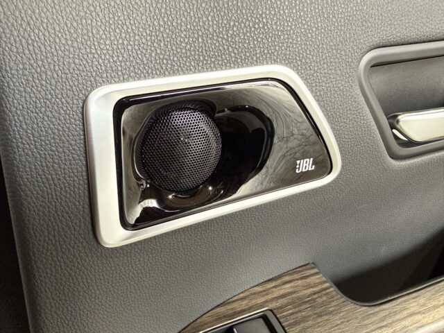 トヨタ ランドクルーザー 白 イメージ22