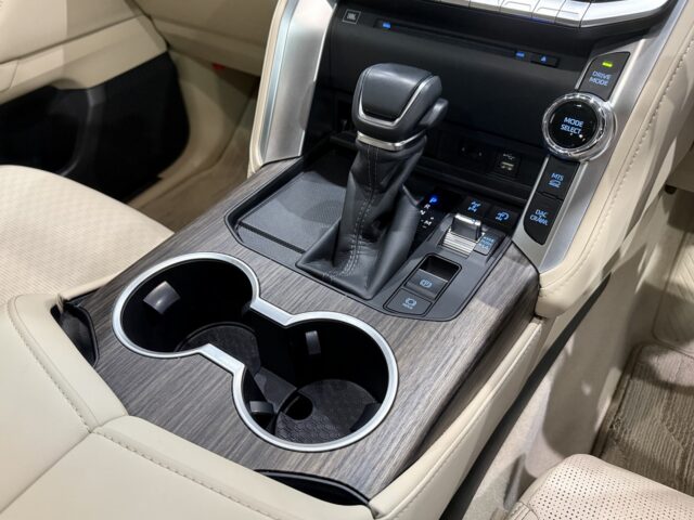 トヨタ ランドクルーザー 白 イメージ21