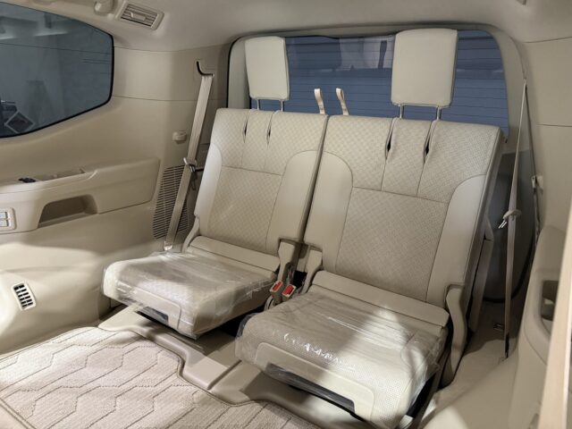 トヨタ ランドクルーザー 白 イメージ16