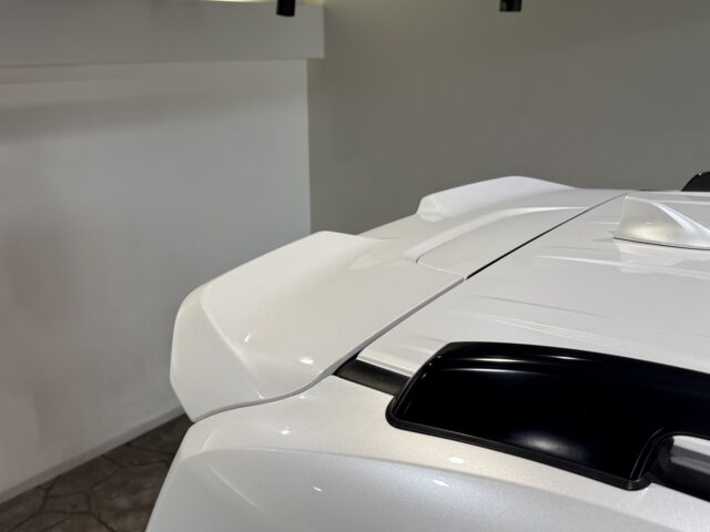 トヨタ ランドクルーザー 白 イメージ12