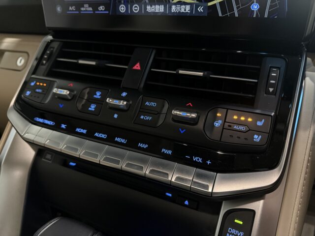 トヨタ ランドクルーザー 白 イメージ32