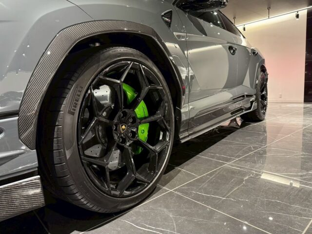 ランボルギーニ　ウルス　ペルフォルマンテ イメージ4