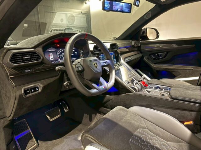 ランボルギーニ　ウルス　ペルフォルマンテ イメージ5