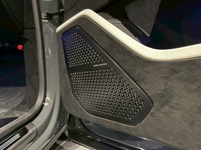 ランボルギーニ　ウルス　ペルフォルマンテ イメージ31