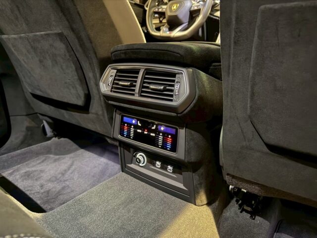 ランボルギーニ　ウルス　ペルフォルマンテ イメージ16