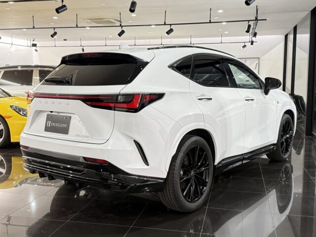 レクサス　NX350ｈ　Fスポーツ　ホワイトノーヴァガラスフレーク　R5 イメージ3