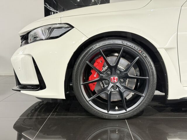 ホンダ　シビック　登録済未使用車 イメージ4