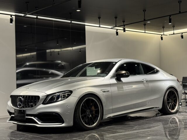 メルセデスベンツ C63Sクーペ イリジウムシルバー イメージ1
