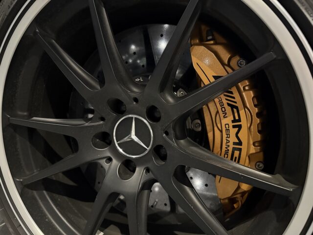メルセデスベンツ C63Sクーペ イリジウムシルバー イメージ2