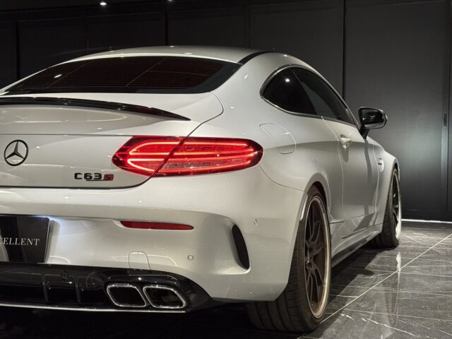 メルセデスベンツ C63Sクーペ イリジウムシルバー イメージ13
