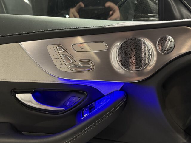 メルセデスベンツ C63Sクーペ イリジウムシルバー イメージ20