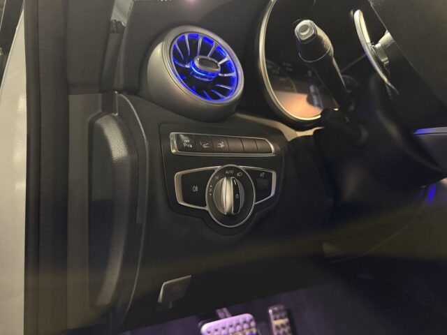 メルセデスベンツ C63Sクーペ イリジウムシルバー イメージ21