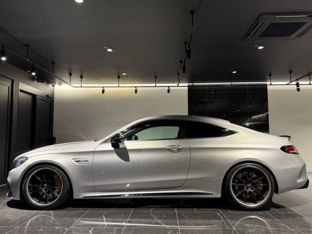 メルセデスベンツ C63Sクーペ イリジウムシルバー イメージ4