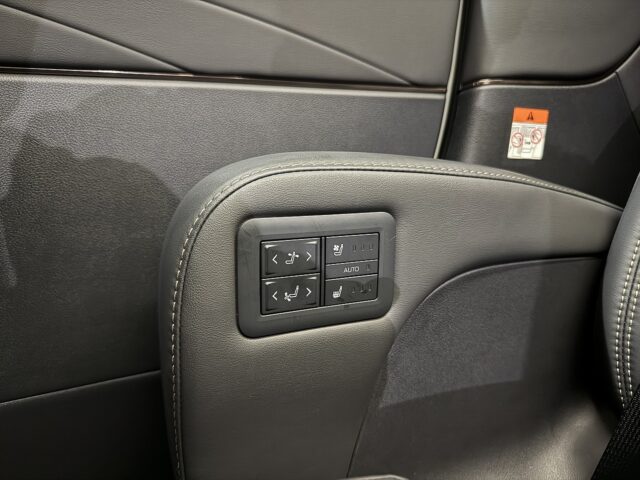 トヨタ アルファードハイブリッド Z 白 USS東京 9798 イメージ23