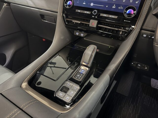 トヨタ アルファードハイブリッド Z 白 USS東京 9798 イメージ46