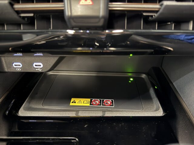 トヨタ アルファードハイブリッド Z 白 USS東京 9798 イメージ24