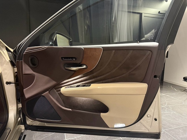 レクサス LS500h ゴールド USS大阪 イメージ13