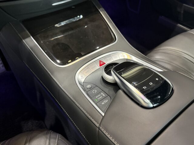メルセデスベンツ S63 クーペ 白 USS名古屋 イメージ18