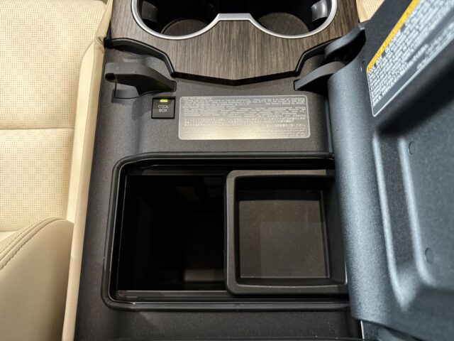 トヨタ　ランドクルーザー　白　Ｒ５　ＵＳＳ名古屋 イメージ3