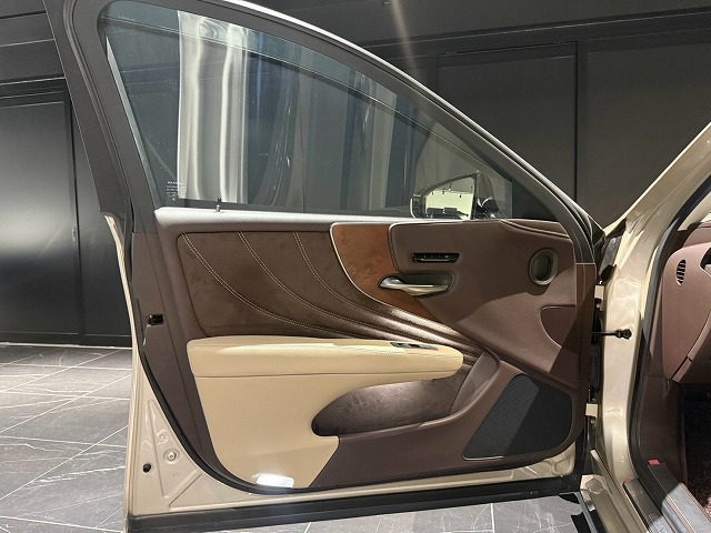 レクサス LS500h ゴールド USS大阪 イメージ29