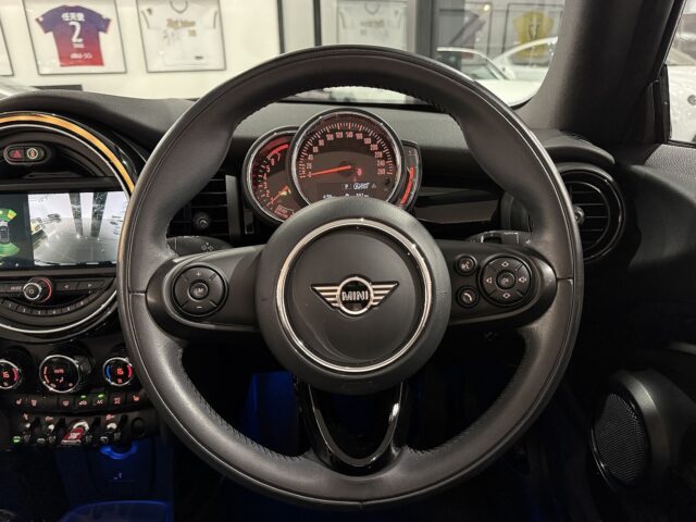 MINI クーパーコンバーチブル 黒 USS東京 8626 イメージ11