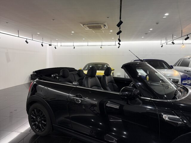 MINI クーパーコンバーチブル 黒 USS東京 8626 イメージ15