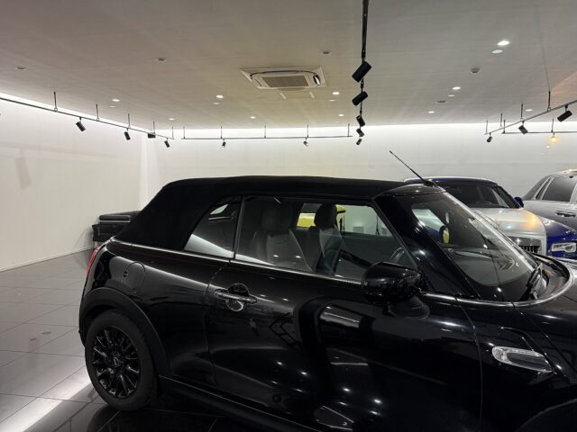 MINI クーパーコンバーチブル 黒 USS東京 8626 イメージ21