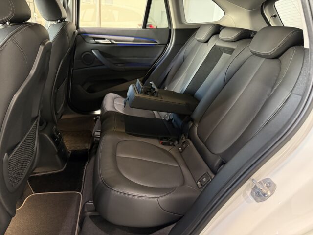 BMW　X1　sDrive18i　Xライン　ミネラルホワイト　シルバーウルフ様買取 イメージ14