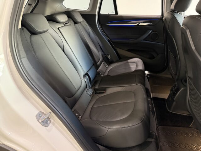 BMW　X1　sDrive18i　Xライン　ミネラルホワイト　シルバーウルフ様買取 イメージ13