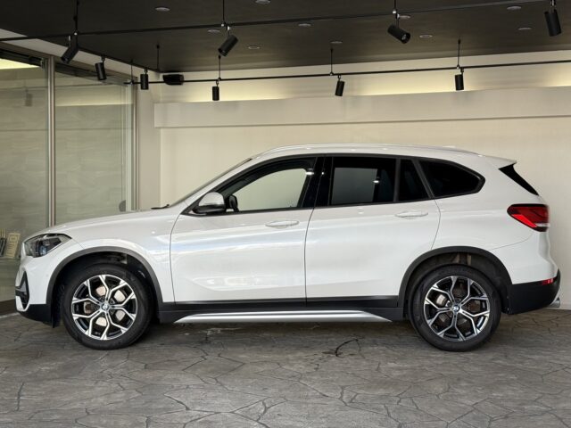 BMW　X1　sDrive18i　Xライン　ミネラルホワイト　シルバーウルフ様買取 イメージ2
