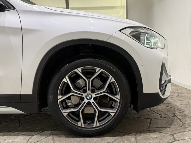 BMW　X1　sDrive18i　Xライン　ミネラルホワイト　シルバーウルフ様買取 イメージ4