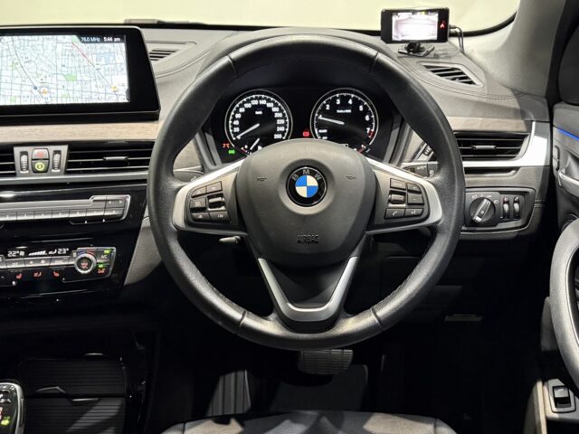 BMW　X1　sDrive18i　Xライン　ミネラルホワイト　シルバーウルフ様買取 イメージ8