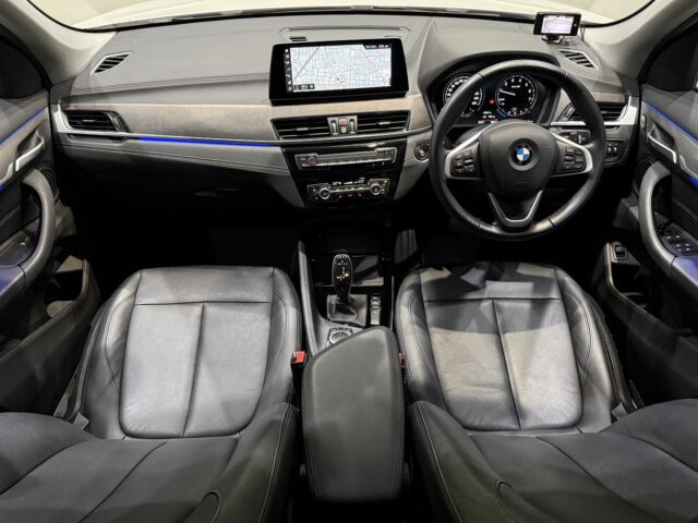 BMW　X1　sDrive18i　Xライン　ミネラルホワイト　シルバーウルフ様買取 イメージ5