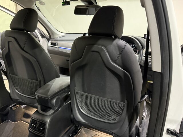 BMW　X1　sDrive18i　Xライン　ミネラルホワイト　シルバーウルフ様買取 イメージ23